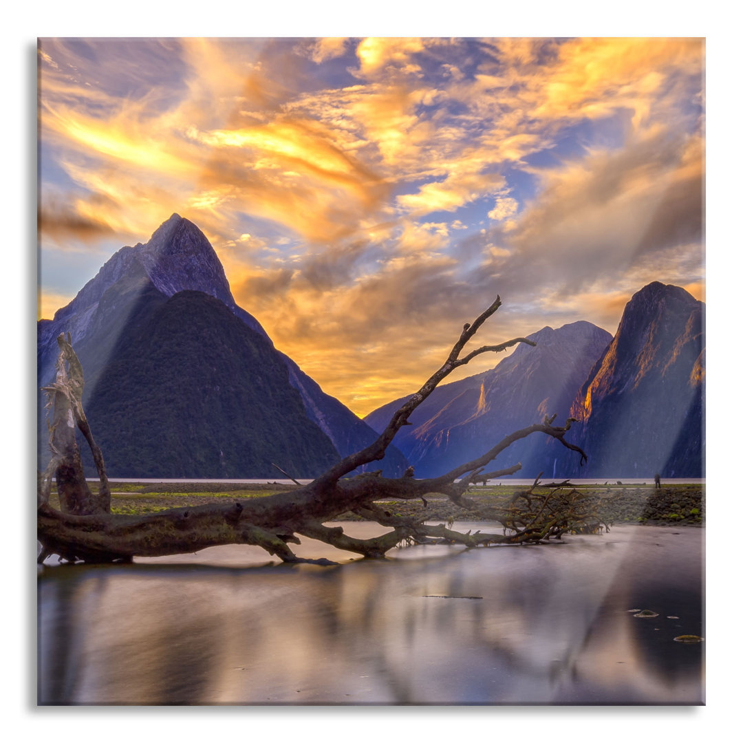 Glasbild Baum in Berglandschaft