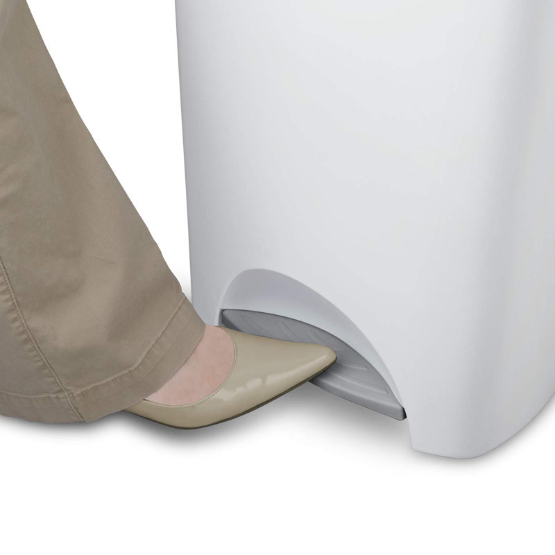 Sterilite 11 Gallon Step on Trash Can