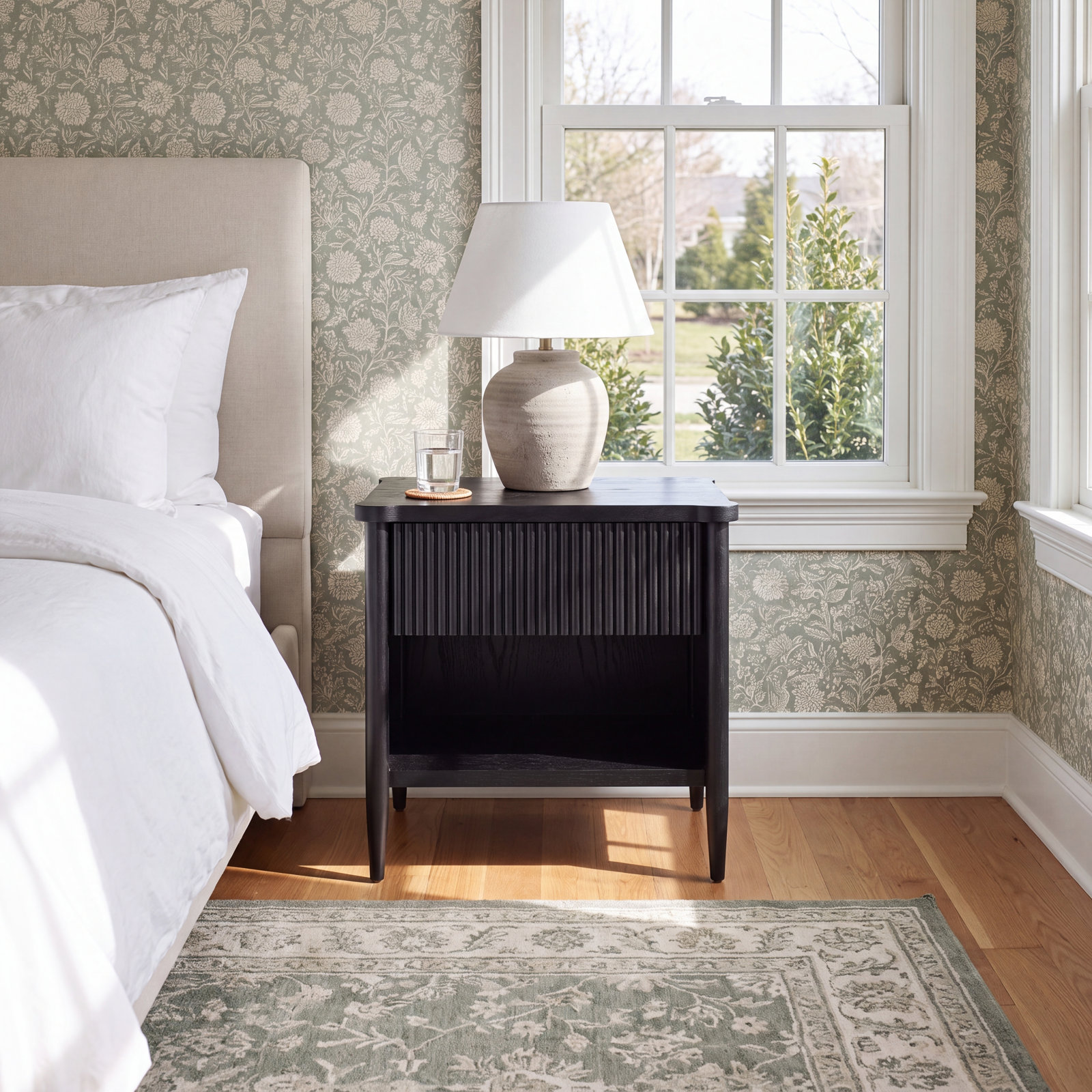 1-Drawer Reeded Nightstand, Black
