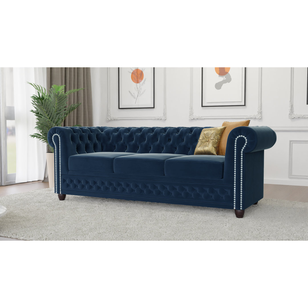 Chesterfield Hanna 3 Sitzer Sofa aus Samt-Stoff mit Holzfüßen