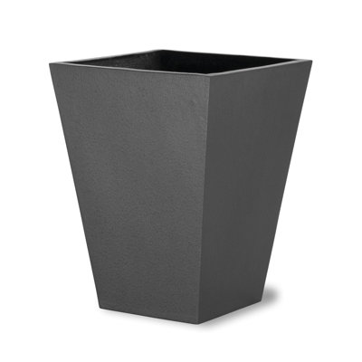 Vrtanes Geo Fiberglass Cachepot