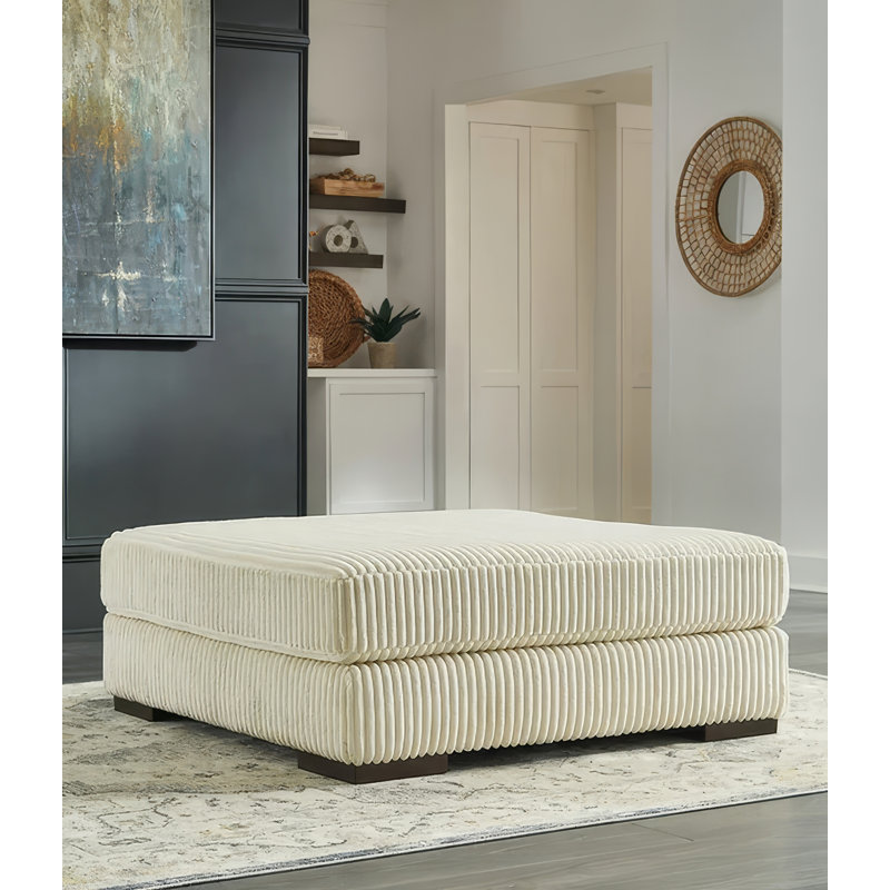 Lindyn Sectional Set