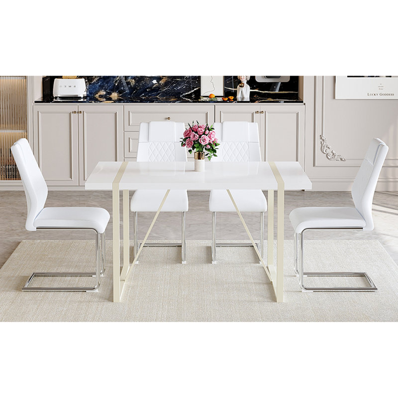 Ensemble de table de salle à manger élégant de style crème avec 4 chaises en métal élégantes