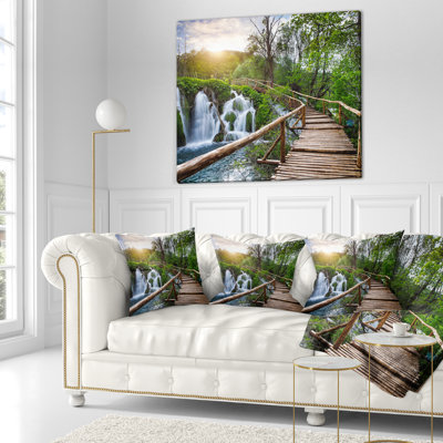 Coussin Designart «Pathway in Plitvice Lakes» Designart