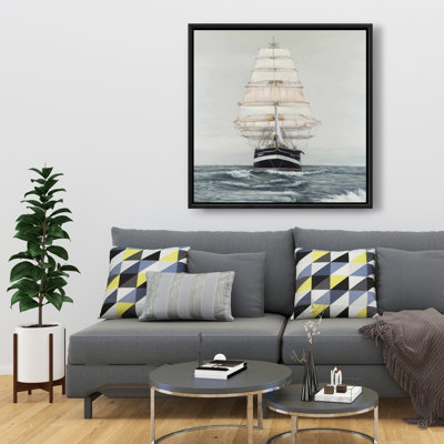 Navire naviguant doucement par temps nuageux | Décor de toile marine encadrée