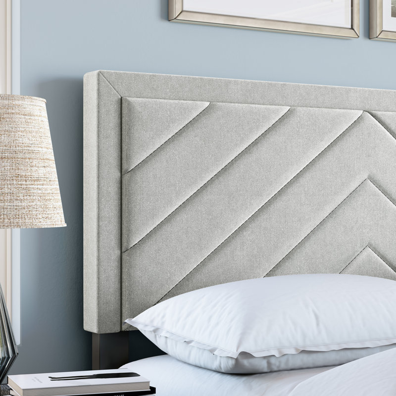 Queen Linen Upholstered Platform Bed with Tufted Headboard