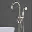 45 1/4 po Robinet de baignoire autoportant à 2 poignées avec pomme de douche à main-111704748