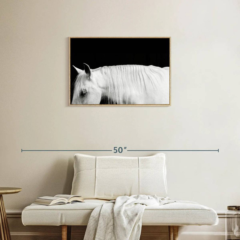 Blanc sur noir I, Cadre flottant en bois naturel, 31 po x 21 po