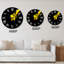 Un nuage de peinture jaune libéré dans l'eau claire - horloge murale moderne-972601807