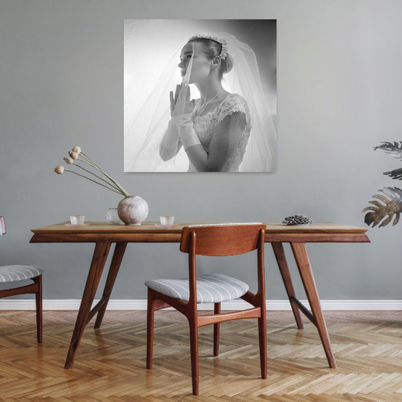 1950S 1960S, vue latérale de la mariée avec les mains ensemble, priant vers le haut, rétro, art mural rétro