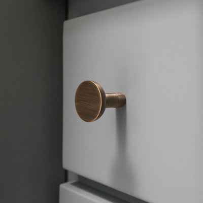 Poignée d'armoire moletée