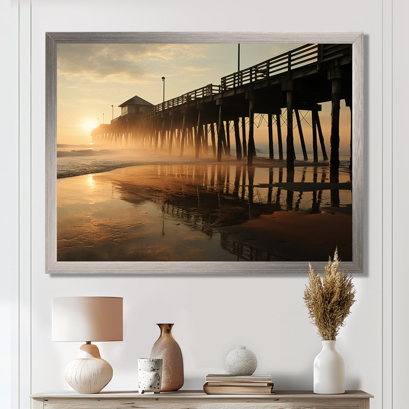 Beach Beach Pier Reflections IX - reproduction, H 16 po x l 32 po x P 1 po, Cadre flottant doré