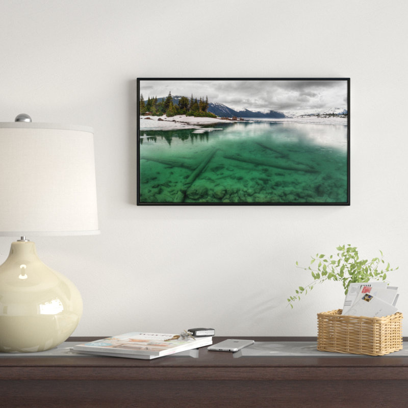 «Crystal Clear Lake and Mountains», reproduction de photo sur toile tendue, H 30 po x l 40 po x P 1,5 po, Cadre noir