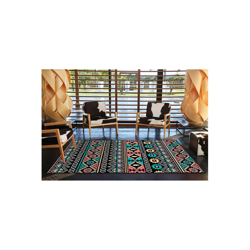 Tapis noir à motif géométrique tissé, Sous-tapis rectangulaire 4 pi 7 po x 6 pi 7 po inc