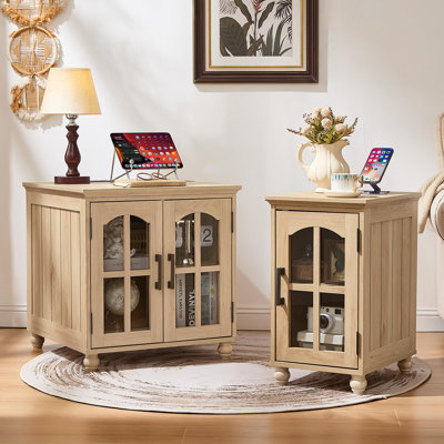 Ensemble de 2 tables d'appoint de style campagnard avec station de recharge, tables de chevet en bois avec rangement à porte vitrée de style grange et étagères réglables pour chambre et salon