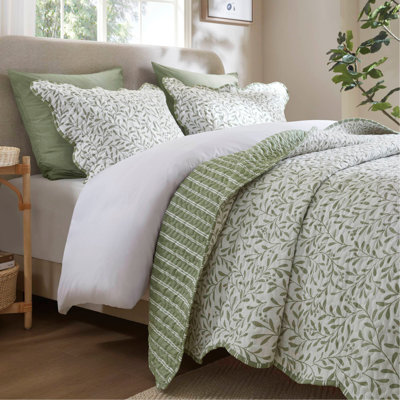 3- Piece Full/Queen Print Quilt Set