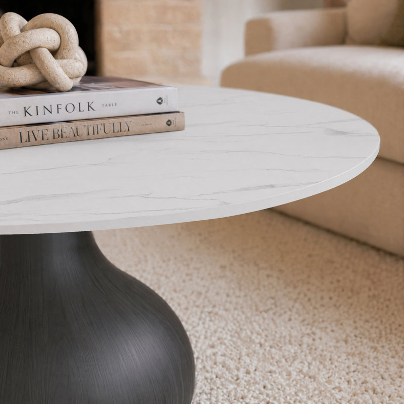 Table basse moderne en pierre frittée Jackline avec piédestal sculptural en bois, table de salon minimaliste de luxe - Assemblage facile et durabilité élevée