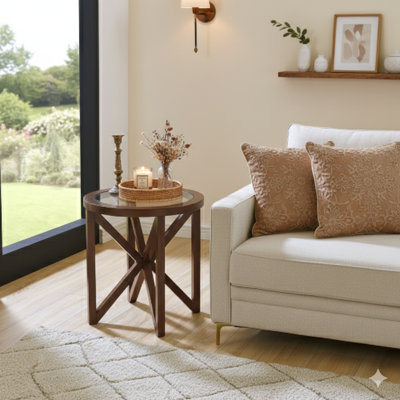 Table basse moderne en verre simple avec un plateau en verre trempé et une base en bois massif. Une table ronde en verre transparent convient aux salons modernes, aux terrasses ou aux bureaux.