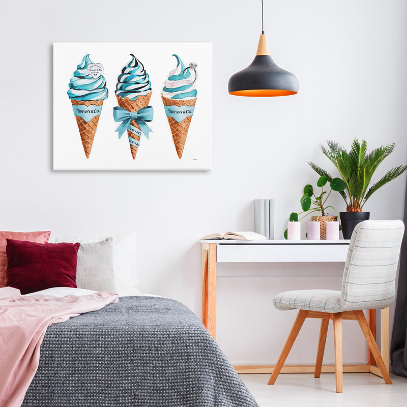 Toile conique crème glacée bleue, design par Amanda Greenwood, H 16 po x l 20 po