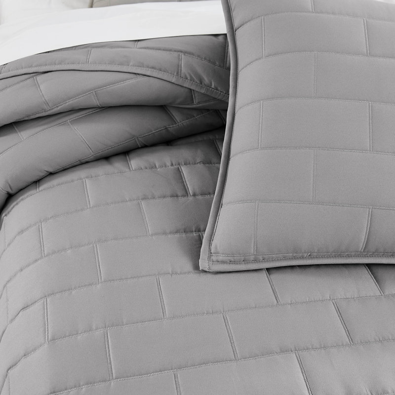 Southshore Fine Linens Brickyard Lightweight Oversized Quilt Set with matching shams, Twin/Twin XL Quilt + 1 Standard Sham