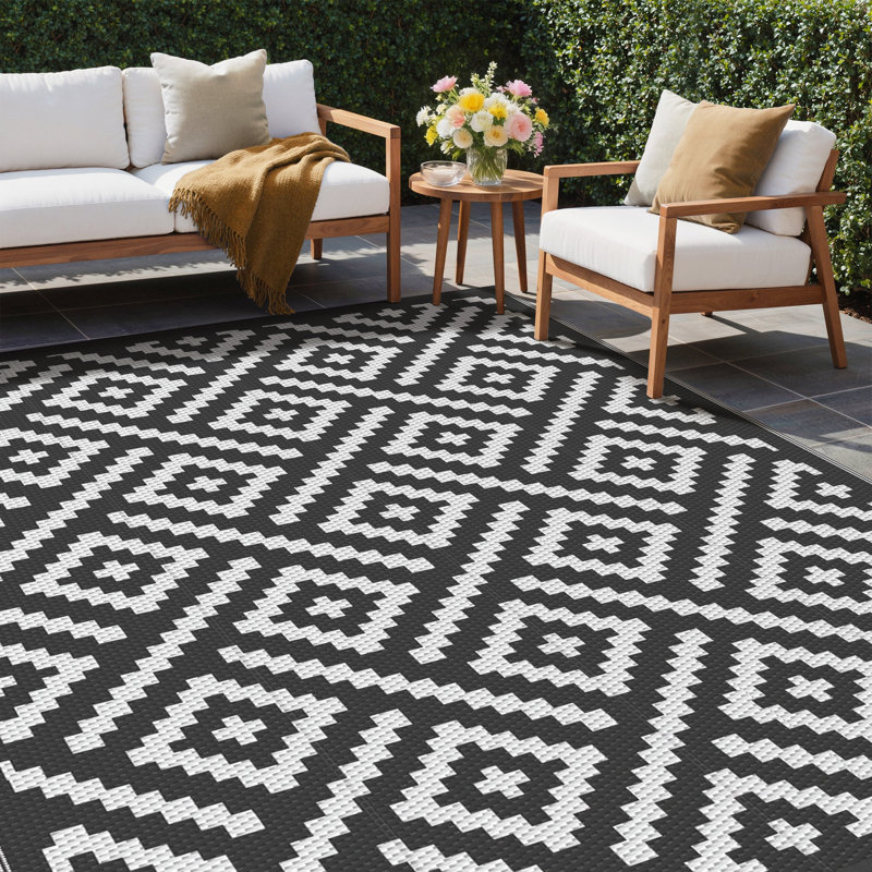 Geometric Recycled P.E.T Area Rug, Rectangle 240 x 300 cm, Black/White