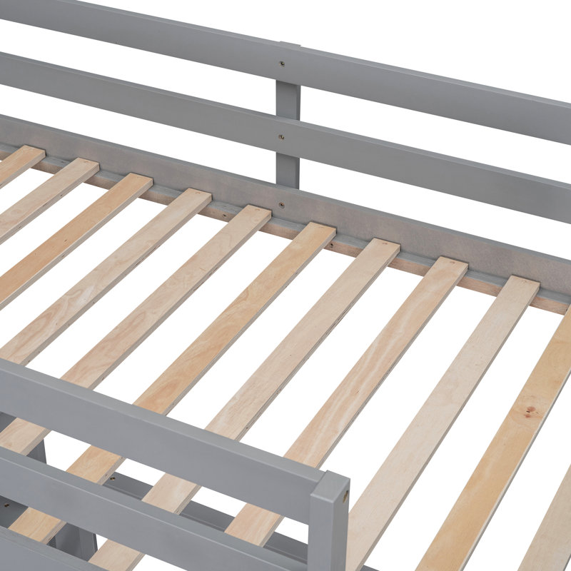 Lit simple superposé au dessus d'un lit double avec bureau dans les tons de gris - bois massif et pour une construction de chambre à coucher confortable, peu encombrante et durable
