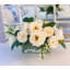 Grand arrangement de fausses fleurs de Austin