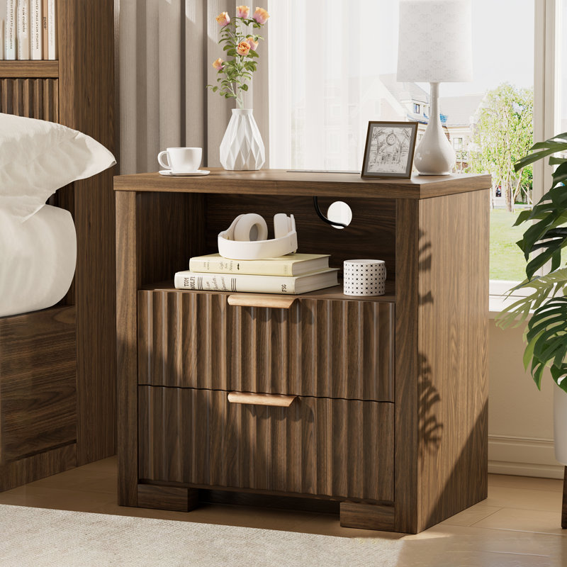 Table de chevet à 2 tiroirs avec station de recharge, table de chevet en bois cannelé de 60 cm (23,6 po) pour chambre ou salon