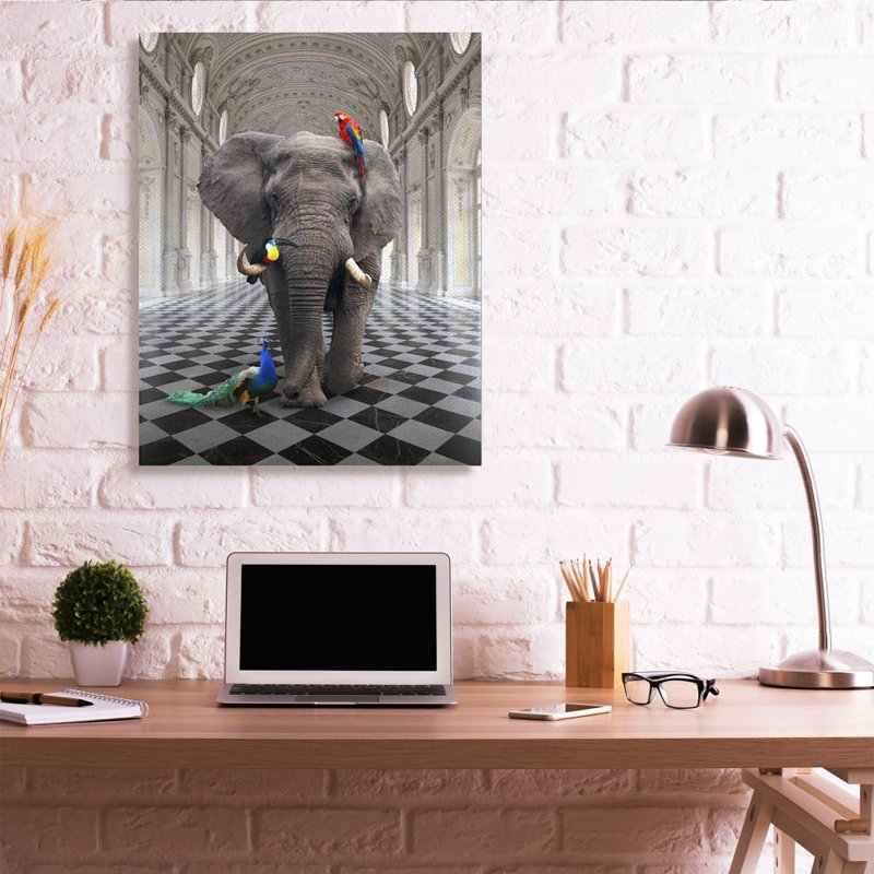 Éléphant et oiseaux tropicaux, conception de l'architecture classique par Daphne Polselli - impression d'art graphique