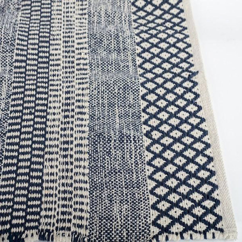 Tapis bleu et blanc en coton tissé, Bleu