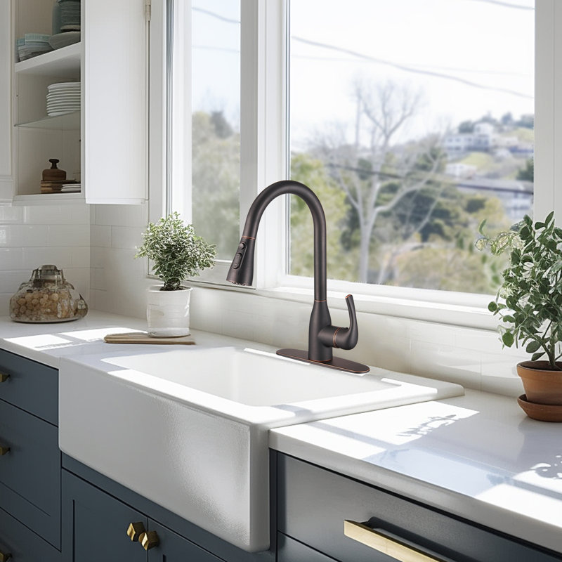 Robinet de cuisine rétractable à poignée simple avec accessoires, Bronze frotté à l'huile