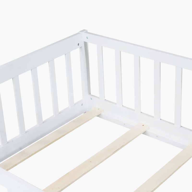 Lit simple au sol en bois d'hévéa blanc avec clôture, porte intégrée et garde-corps de sécurité, Lit simple, Blanc
