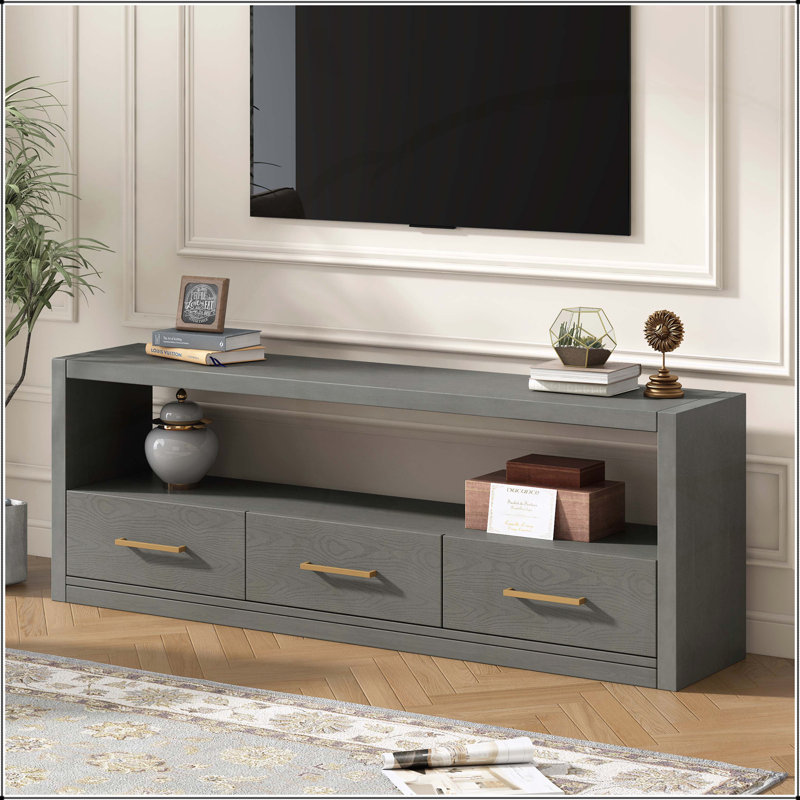 Meuble télé Mirod avec rangement spacieux, design classique, trois tiroirs, surface spacieuse et poignées en métal minimalistes
