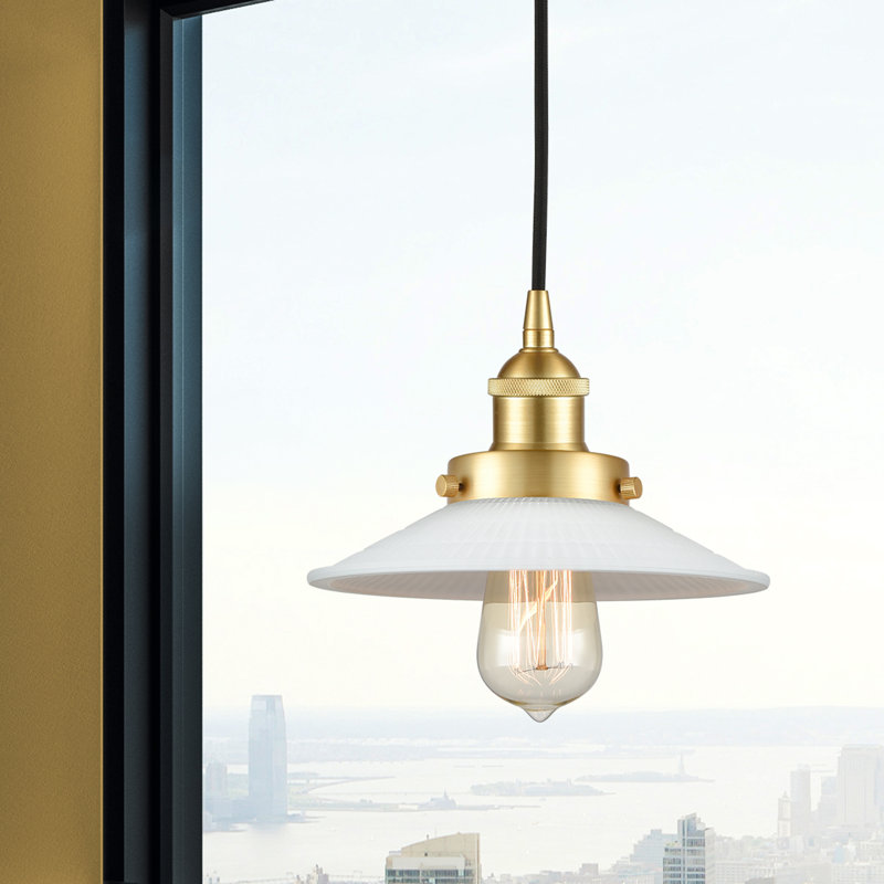 Luminaire suspendu conique à 1 lumière Cahaba, Blanc mat, Or satiné