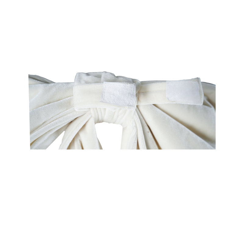 Nœud en tissu blanc avec cadre en fer
