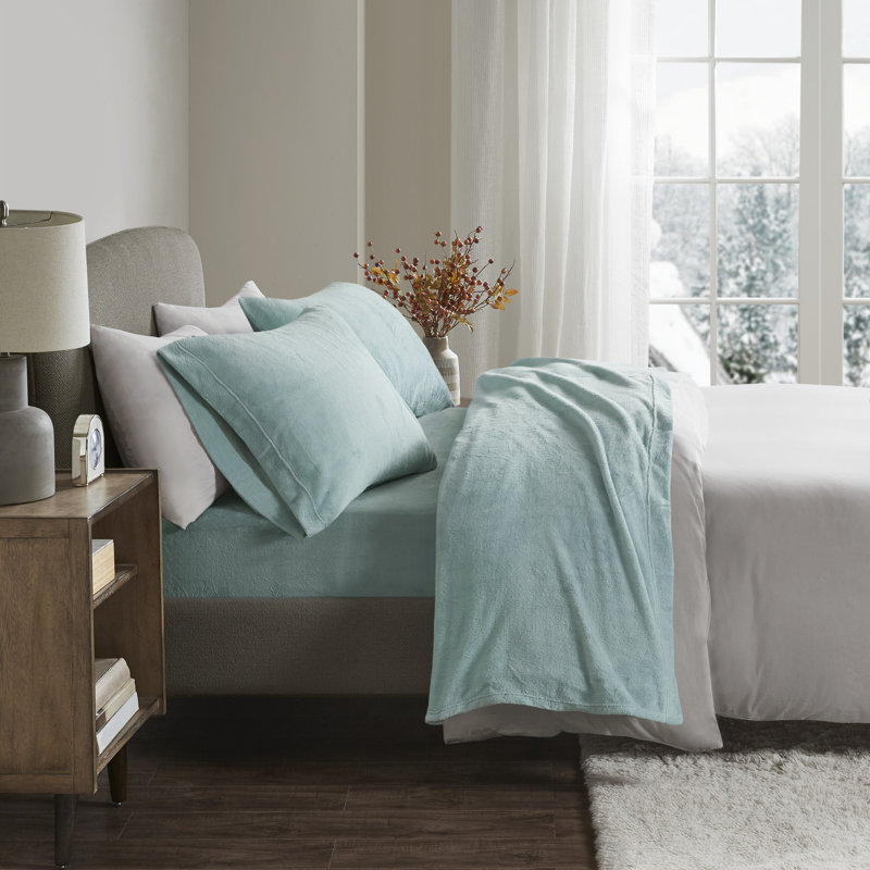 Madison Park Soloft Plush Aqua Micro Plush 4-Piece Full Sheet Set, Full Sheet Set with 2 Pillowcases, Aqua
