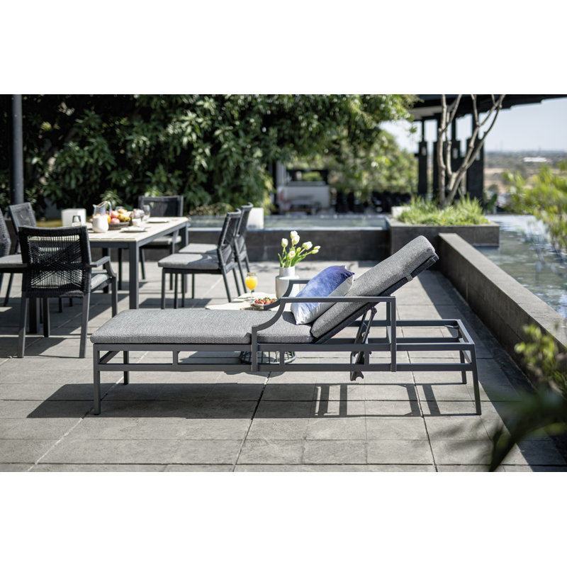 Bellevue Outdoor Chaise Lounge