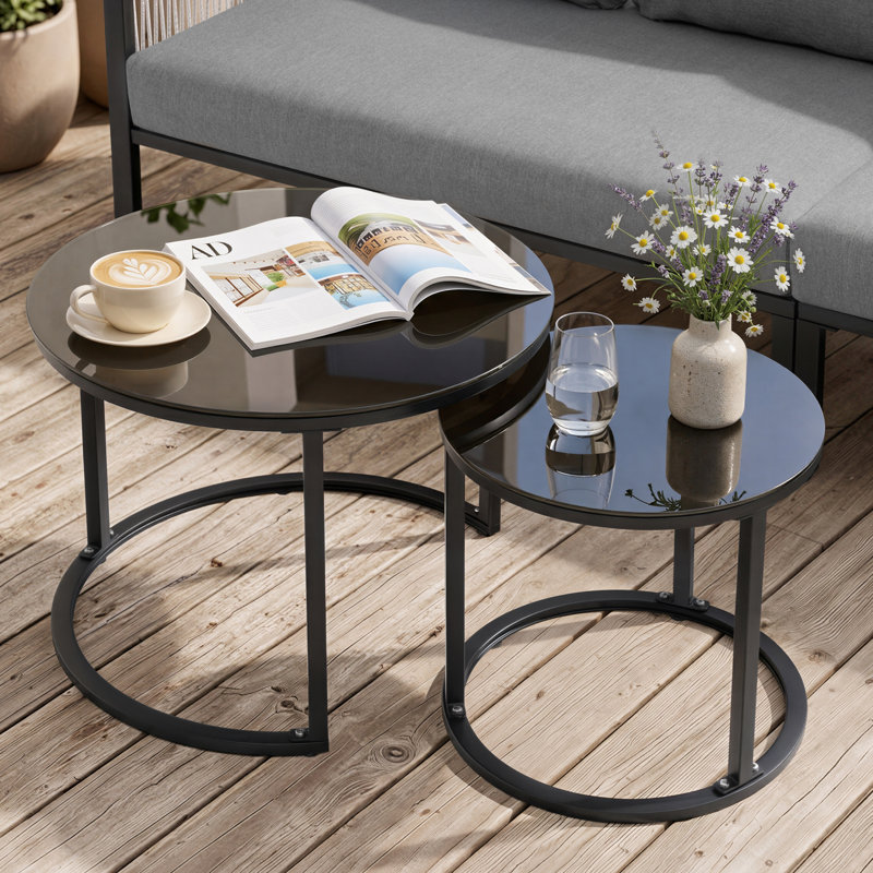 Ensemble de tables basses gigognes rondes d'extérieur avec structure en métal et plateau en verre