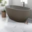 Salle de bain moderne avec baignoire à remous et tourbillons 63 po.