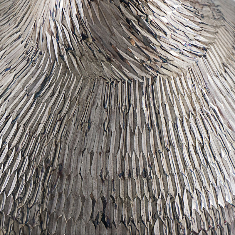 Vase élégant en verre tourbillonnant argenté avec texture géométrique, parfait pour un décor moderne et transitionnel