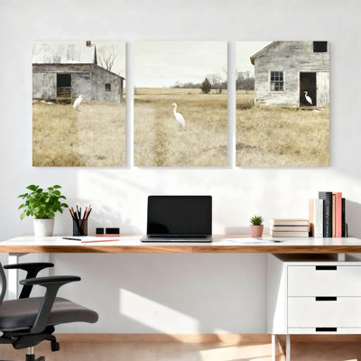 Ensemble de 3 tableaux sur toile tendue représentant un paysage champêtre avec une grange et un héron blanc