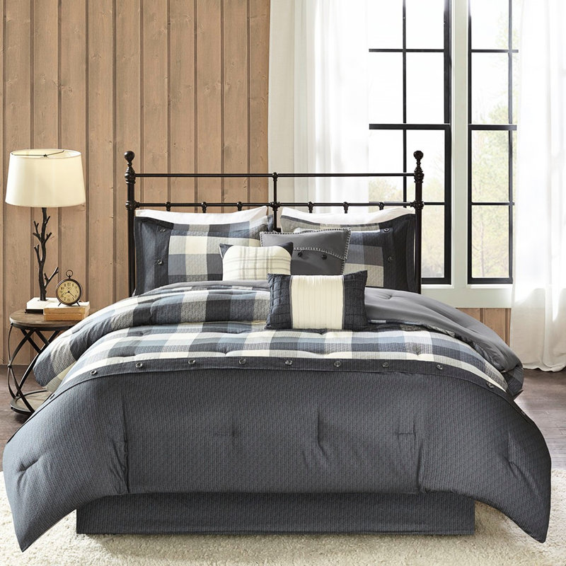 Couette 7 pièces gris King à chevrons, motif à carreaux Buffalo, comprenant une couette, 2 taies d'oreiller, 3 coussins décoratifs et un cache-sommier. Entretien facile, repassage à la vapeur. Décoration chalet.