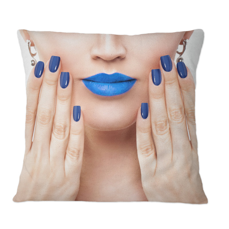 «Woman with Blue Lips Touching Her Lips» - Coussin décoratif imprimé Glam, 16 po x 16 po