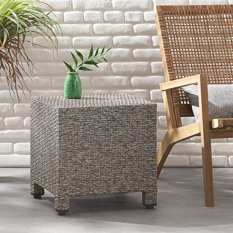 Table d'appoint cubique en rotin