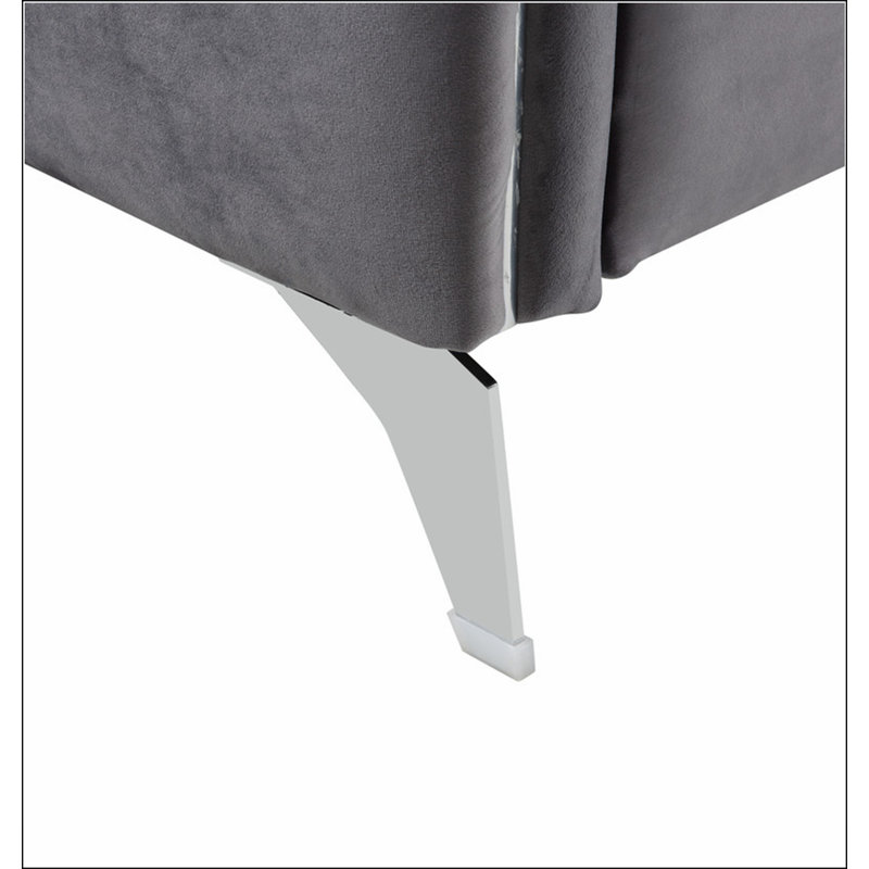Fauteuil gris en velours à 4 pieds