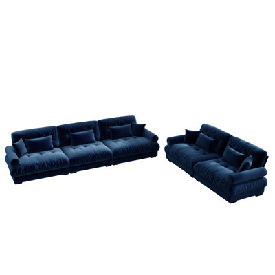 Un ensemble de canapé modulaire combinant un canapé deux places et un canapé trois places, en tissu de velours, avec coussins décoratifs, coussins lombaires et accoudoirs ronds. Disponible en bleu, idéal pour les salons, les appartements et