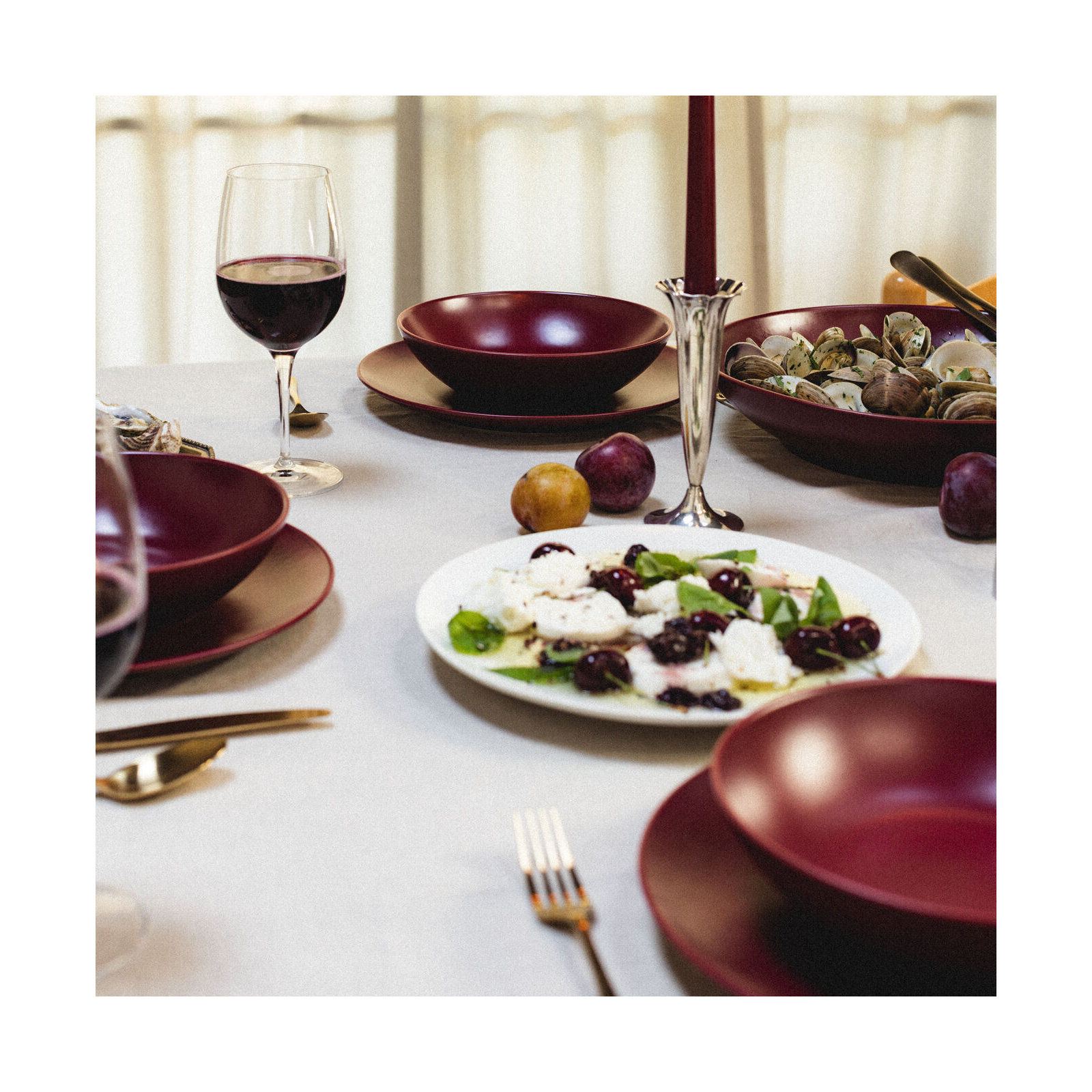 The Core 16-Piece Ceramic Dinnerware Set, Red