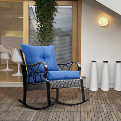 Chaise berçante de patio bleu. Coussins et détails rembourrés. Mobilier en aluminium avec. Base en métal stable pour se balancer. Chaise berçante toutes saisons d'une hauteur de 27,22 po - Structure et jardin confortable