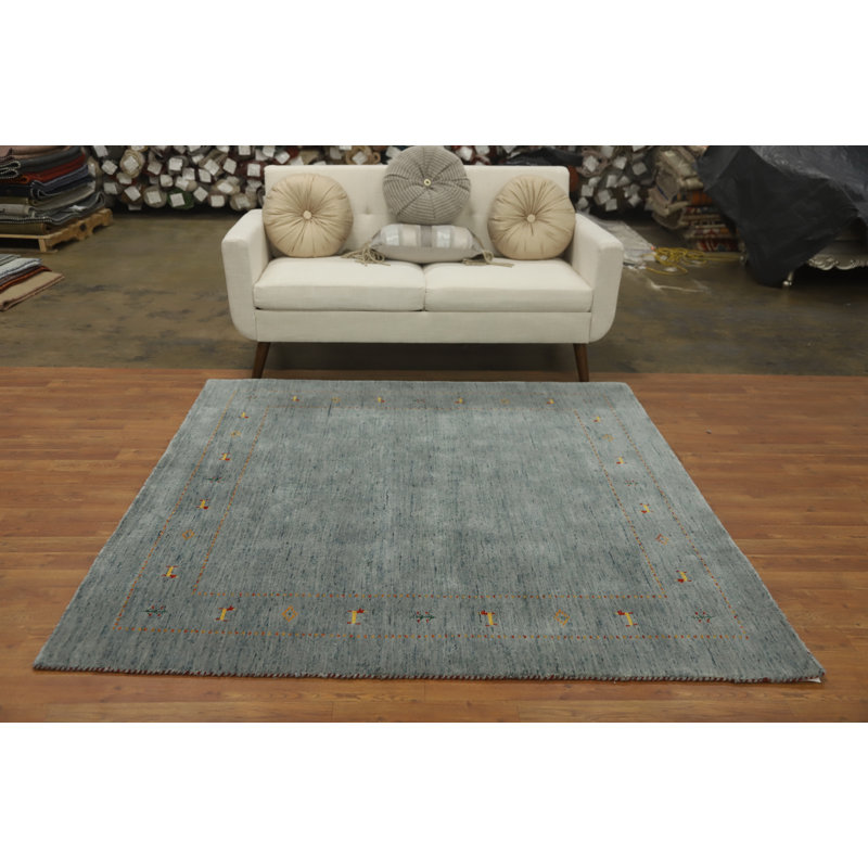 Élégant tapis carré de style Gabbeh 6 x 6 avec des animaux subtils