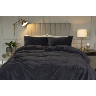Polyester Solid Colour Duvet Cover Set with Pillowcases Included